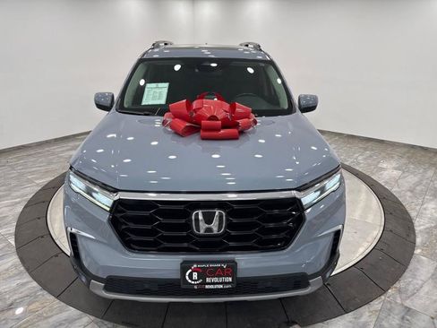 Used 2024 Honda Pilot Touring image 2