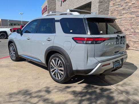 Used 2022 Nissan Pathfinder Platinum w/ Cargo Package FWD image 3