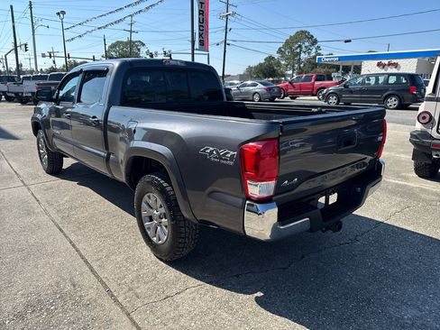 Used 2017 Toyota Tacoma SR5 image 6