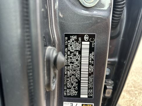 Used 2018 Toyota Prius Prime Premium FWD image 22