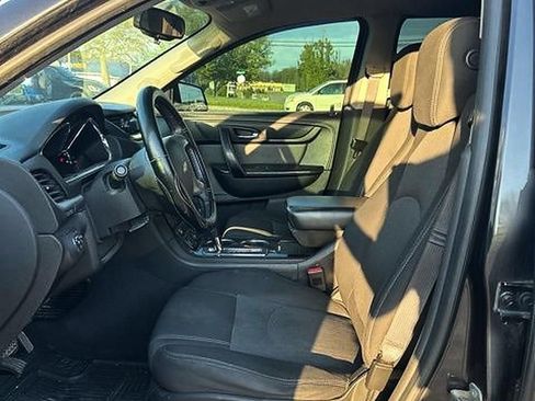 Used 2015 Chevrolet Traverse LT w/ Style and Technology Package FWD image 5