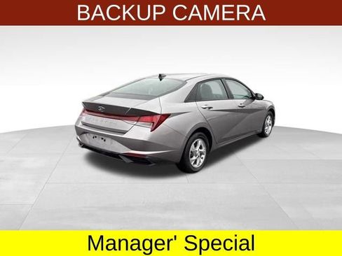 Used 2023 Hyundai Elantra SE image 7