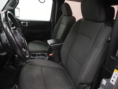 Used 2019 Jeep Wrangler Sport w/ Quick Order Package 24S AWD/4WD image 17