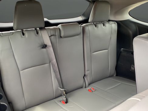 Used 2021 Toyota Highlander XLE FWD image 27