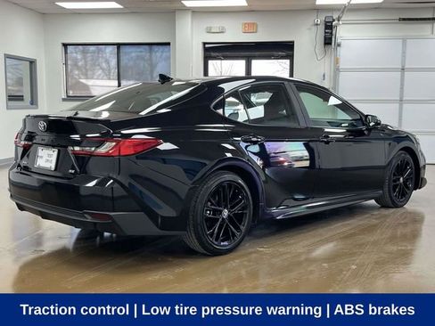 Used 2025 Toyota Camry SE image 6