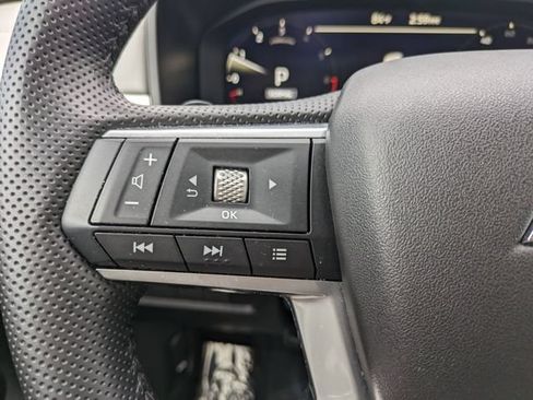 Used 2025 Mitsubishi Outlander SE FWD image 23