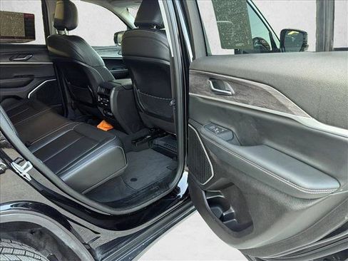 Used 2022 Jeep Grand Cherokee Limited RWD image 23