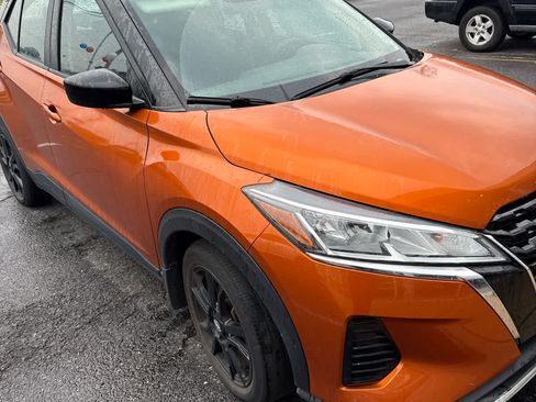 Used 2022 Nissan Kicks SV FWD image 1