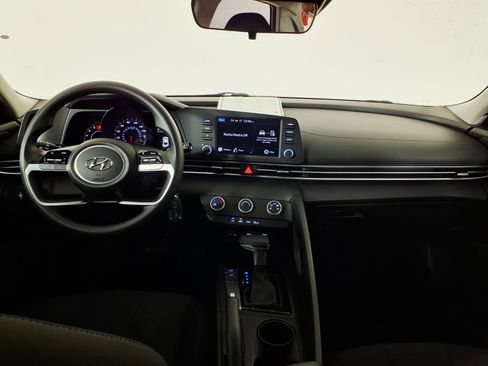 Certified 2023 Hyundai Elantra SE FWD image 14