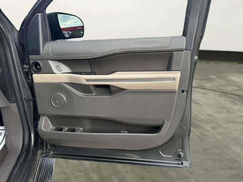 Used 2019 Ford Expedition Max XLT w/ Equipment Group 202A AWD/4WD image 18