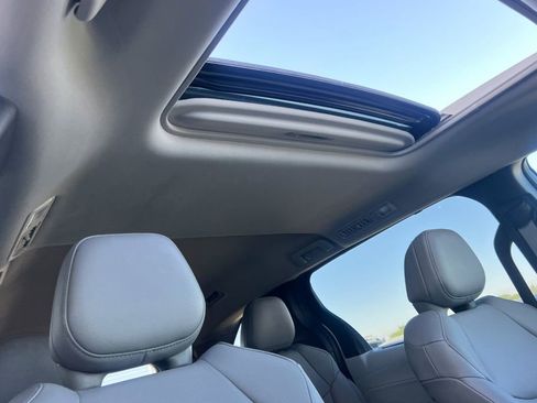 Used 2025 Toyota Sienna XLE FWD image 19