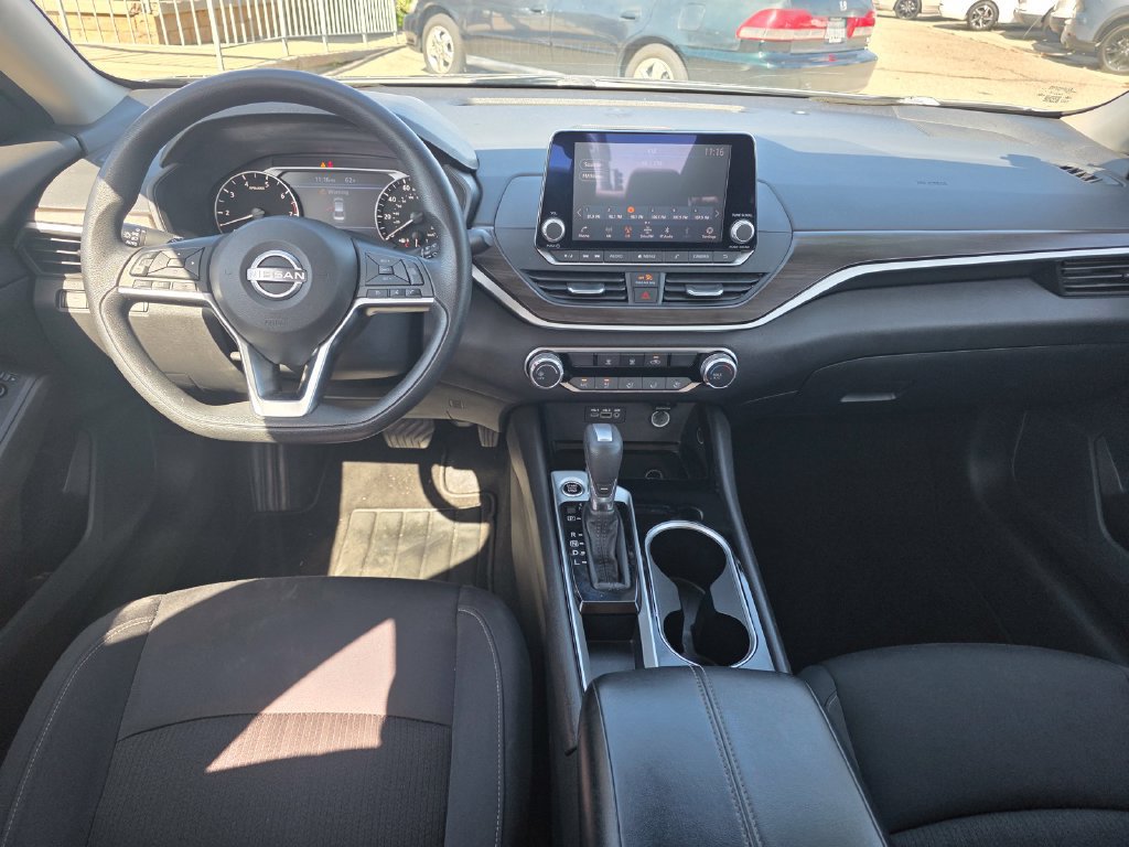 Used 2024 Nissan Altima 2.5 SV FWD image 17