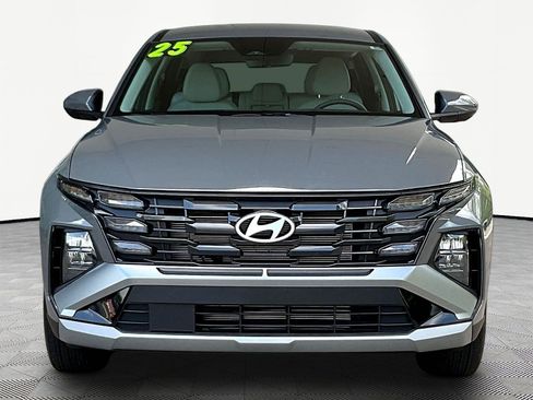 Used 2025 Hyundai Tucson SE FWD image 2