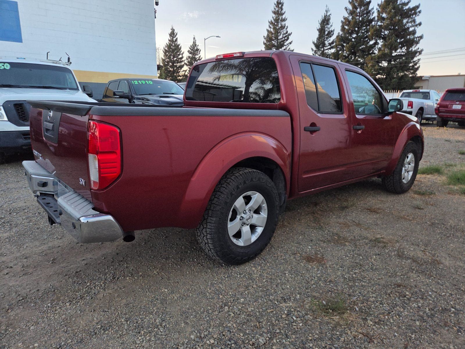 Used 2013 Nissan Frontier SV w/ SV Value Truck Pkg RWD image 4