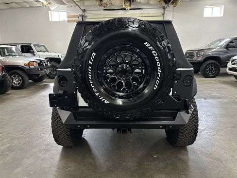 Used 2014 Jeep Wrangler Unlimited Rubicon w/ Max Tow Package AWD/4WD image 4