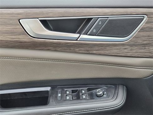 Certified 2025 Volkswagen Atlas SEL image 26