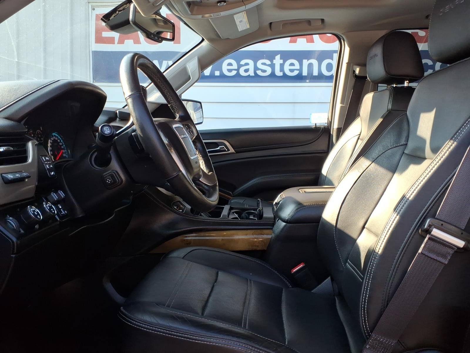 Used 2017 GMC Yukon Denali w/ Open Road Package AWD/4WD image 8