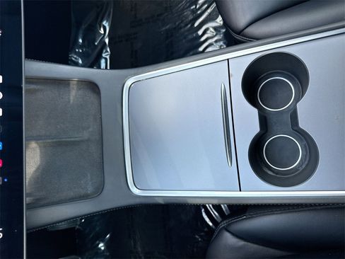 Used 2021 Tesla Model Y Long Range image 21