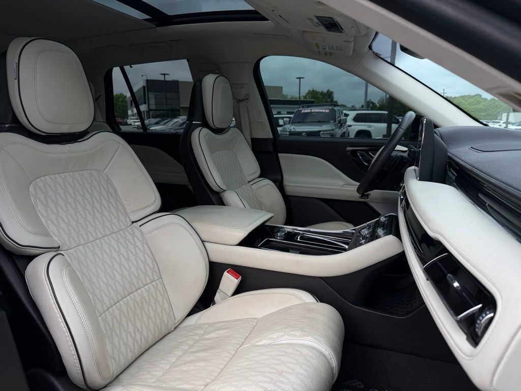 Used 2023 Lincoln Aviator Black Label w/ Dynamic Handling Package AWD/4WD image 29