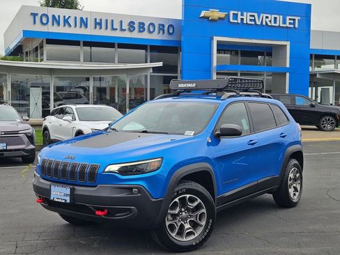 Used 2020 Jeep Cherokee Trailhawk w/ Cold Weather Group AWD/4WD image 2