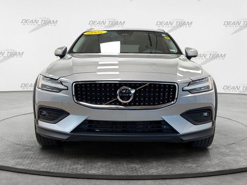 Used 2025 Volvo V60 B5 Cross Country Plus AWD/4WD image 7