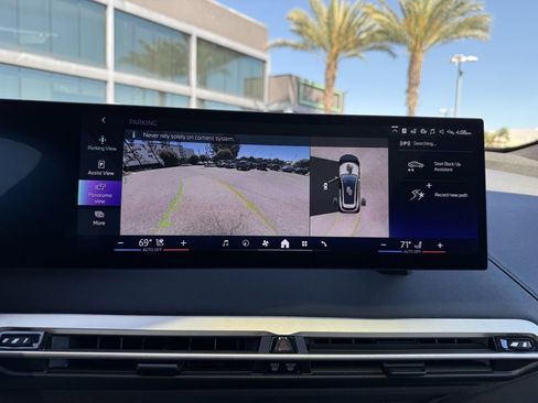 Used 2025 BMW iX xDrive50 image 28