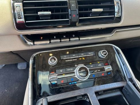 Used 2022 Lincoln Navigator Reserve AWD/4WD image 23