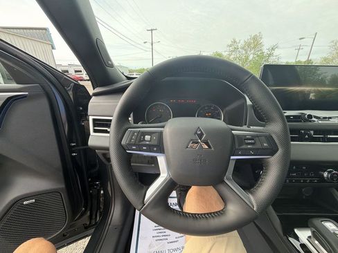 New 2026 Mitsubishi Outlander LE AWD/4WD image 14