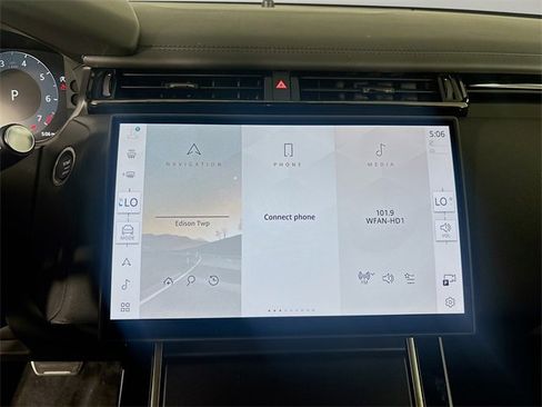 New 2026 Land Rover Range Rover Velar Dynamic SE image 16