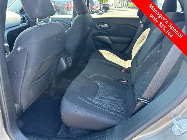 Used 2019 Jeep Cherokee Latitude w/ Popular Appearance Group AWD/4WD image 15