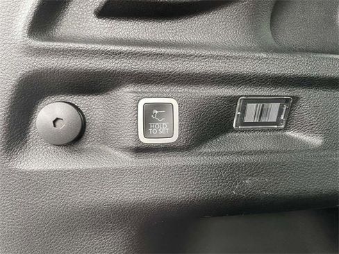 Used 2023 Jeep Grand Cherokee L Laredo image 13