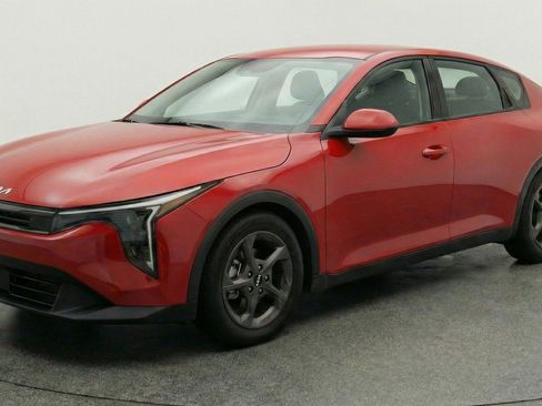 Used 2025 Kia K4 LXS image 3