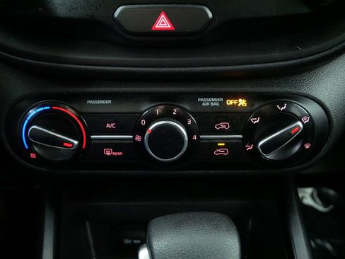 Used 2020 Kia Soul S image 24