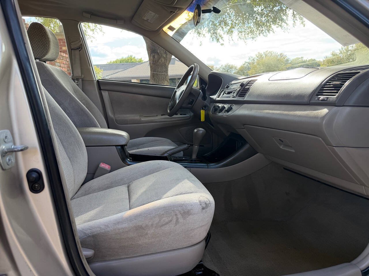 Used 2004 Toyota Camry LE FWD image 19