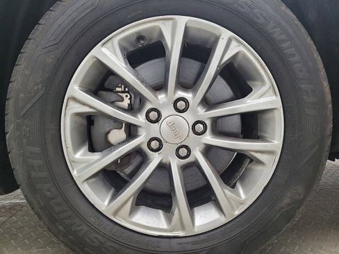 Used 2019 Jeep Cherokee Latitude Plus image 31