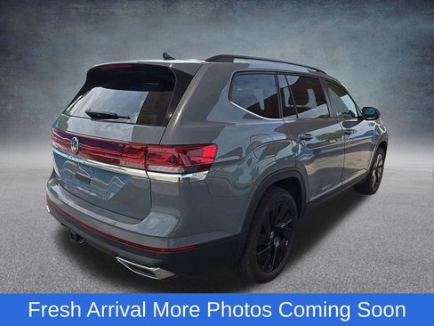 Used 2025 Volkswagen Atlas SE FWD image 4
