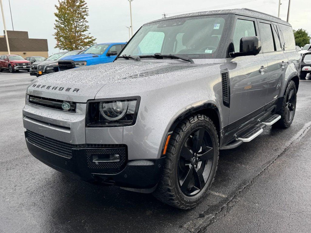 Used 2024 Land Rover Defender 130 X-Dynamic SE AWD/4WD image 8