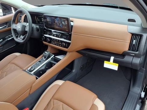 New 2026 Nissan Pathfinder Platinum image 12