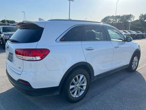 Used 2017 Kia Sorento FWD w/ LX Convenience Package image 3