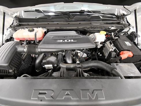 Used 2020 RAM 1500 Laramie w/ Sport Appearance Package AWD/4WD image 12
