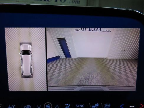 Used 2025 Chevrolet Suburban Premier image 16