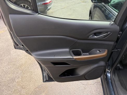 Used 2019 GMC Acadia SLE w/ Driver Alert Package I FWD image 17