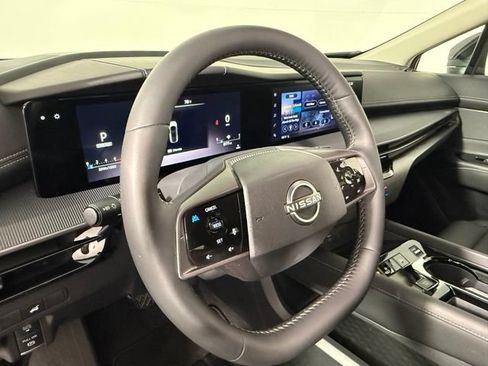 Used 2025 Nissan Murano SV AWD/4WD image 16
