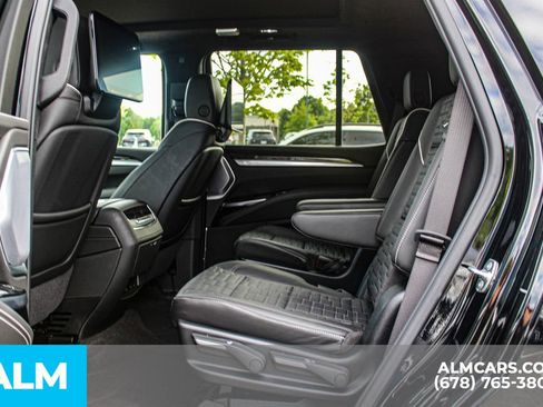 Used 2026 Cadillac Escalade Platinum Sport w/ LPO, Floor Liner Package AWD/4WD image 17
