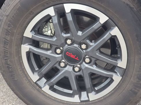 Used 2024 Toyota Tacoma 4x4 Double Cab image 8