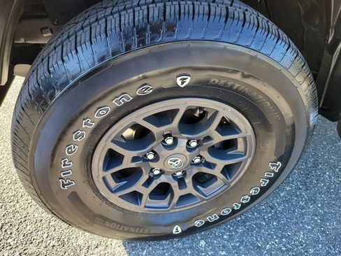 Used 2016 Toyota Tacoma SR w/ SR Convenience Package image 17