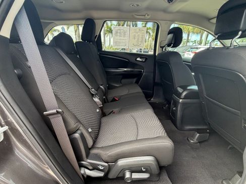 Used 2020 Dodge Journey SE w/ SE Popular Equipment Group FWD image 22