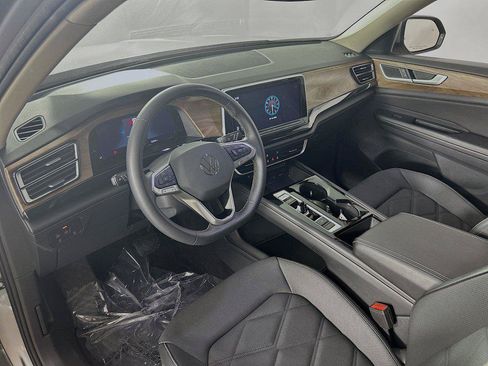 Certified 2024 Volkswagen Atlas SE w/ Panoramic Sunroof Package AWD/4WD image 9