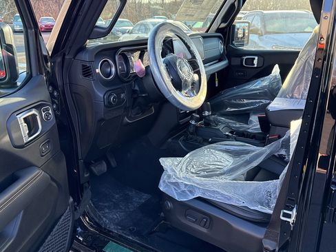 New 2026 Jeep Wrangler Unlimited Sahara image 9