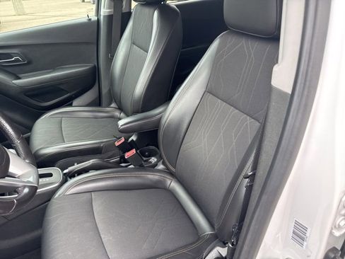 Used 2019 Chevrolet Trax LT w/ Driver Confidence Package image 24